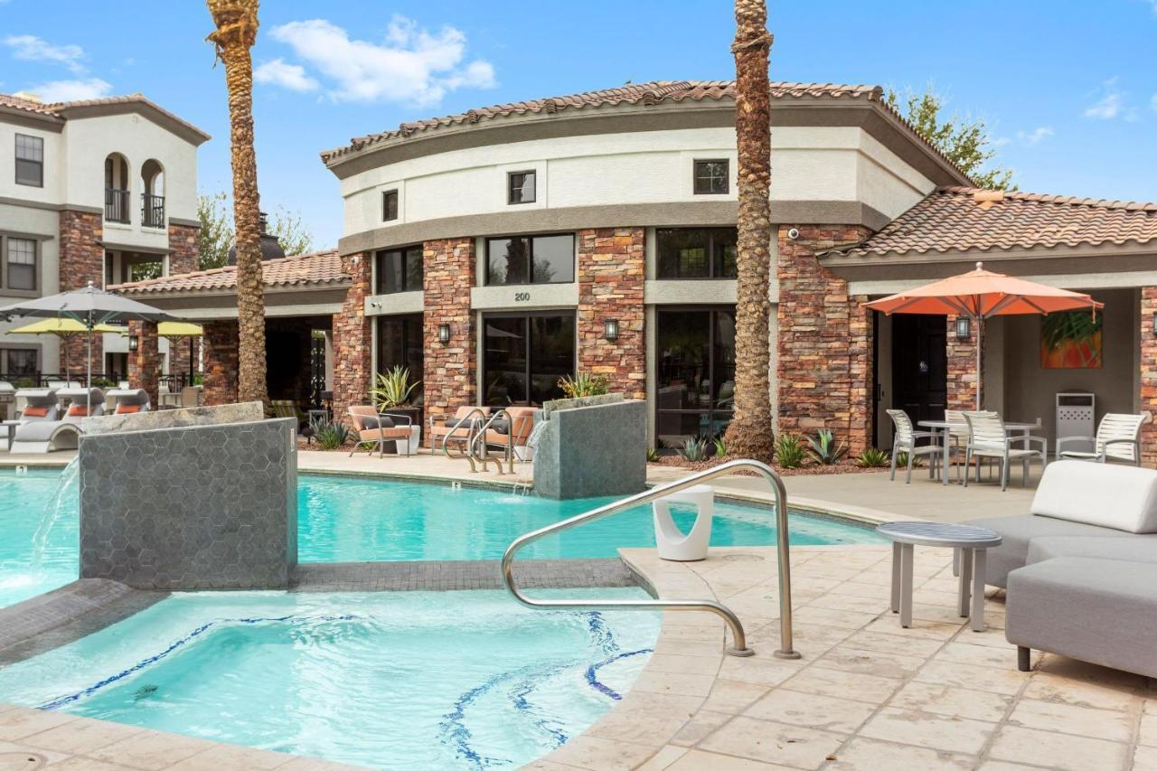 Cozysuites Glendale By The Stadium With Pool 03 Exterior photo